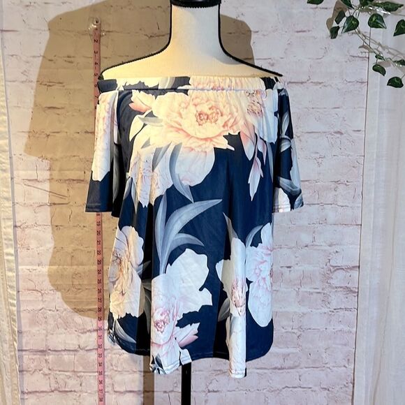 Off the shoulder floral top - Picture 1 of 5